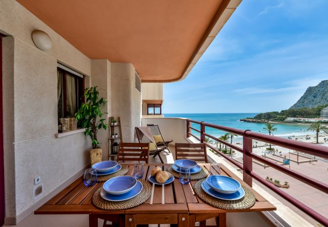 Apartamento en Calpe - ZAFIRO15B - Apartamento en primera linea con vistas la mar y acceso directo a la playa Apartamento en Calpe - ZAFIRO15B - Apartamento en primera linea con vistas la mar y acceso directo a la playa