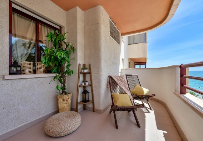 Apartamento en Calpe - ZAFIRO15B - Apartamento en primera linea con vistas la mar y acceso directo a la playa Apartamento en Calpe - ZAFIRO15B - Apartamento en primera linea con vistas la mar y acceso directo a la playa
