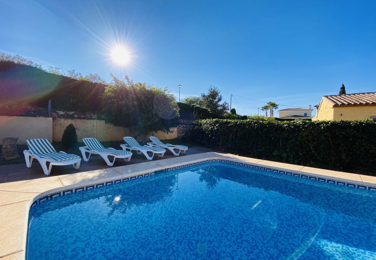 Villa en Calpe - VILLA MARISOL - Villa con piscina privada cerca de playa y supermercados