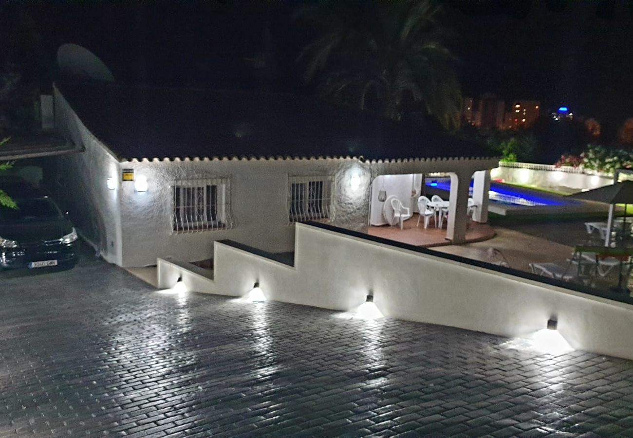 Villa en Calpe - VILLA PAULA - Casa de vacaciones con amplia terraza y vistas al peñon de Ifach