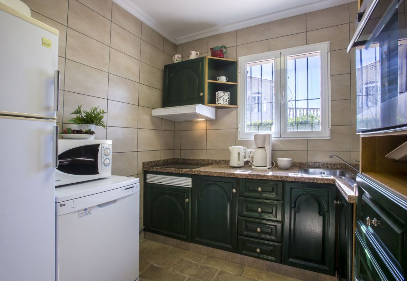Villa en Calpe - VILLA LA PERGOLA - Casa de vacaciones con amplias terrazas y bonita zona de verano