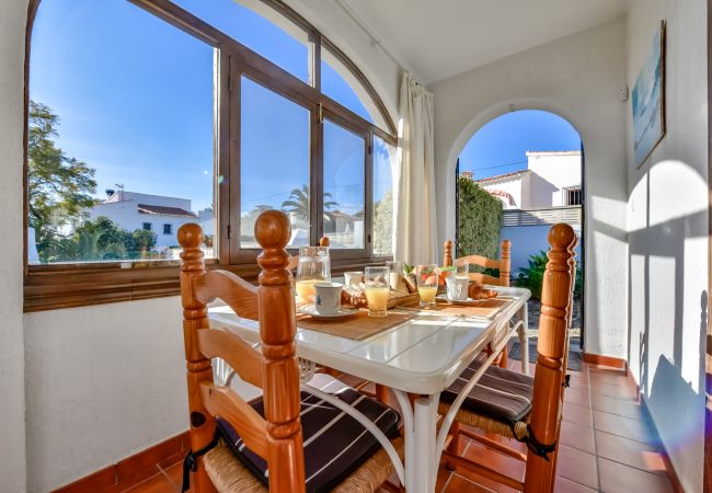 Villa en Calpe - CASABLANCA. Villa de dos dormitorios cerca de playas y servicios en una zona muy tranquila