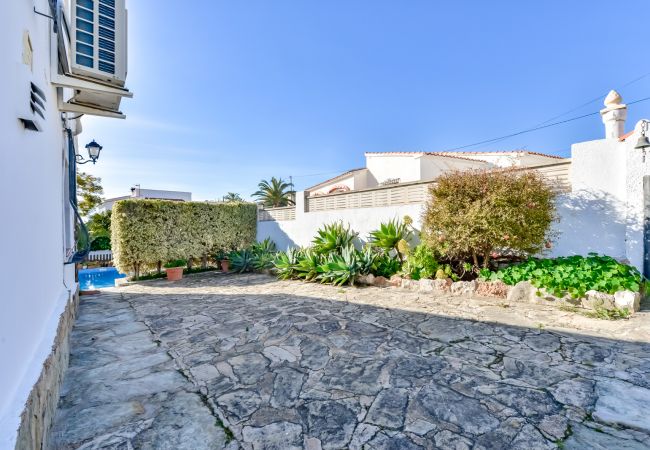 Villa en Calpe - CASABLANCA. Villa de dos dormitorios cerca de playas y servicios en una zona muy tranquila