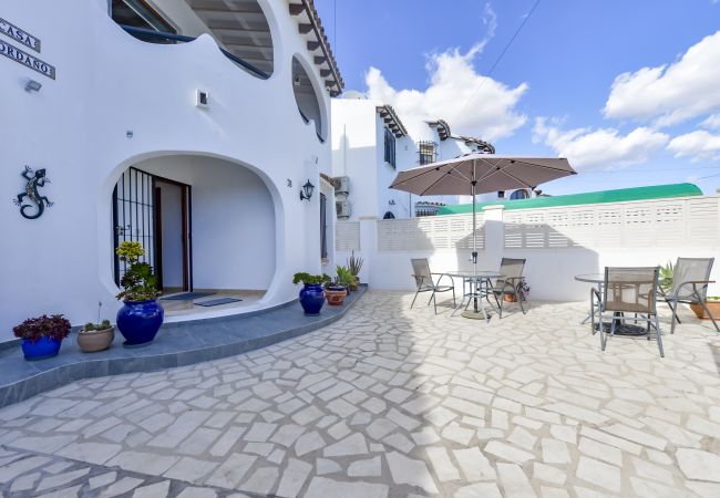 Casa adosada en Calpe - Rafol - Adosado con vistas al peñón, piscina comunitaria y tenis