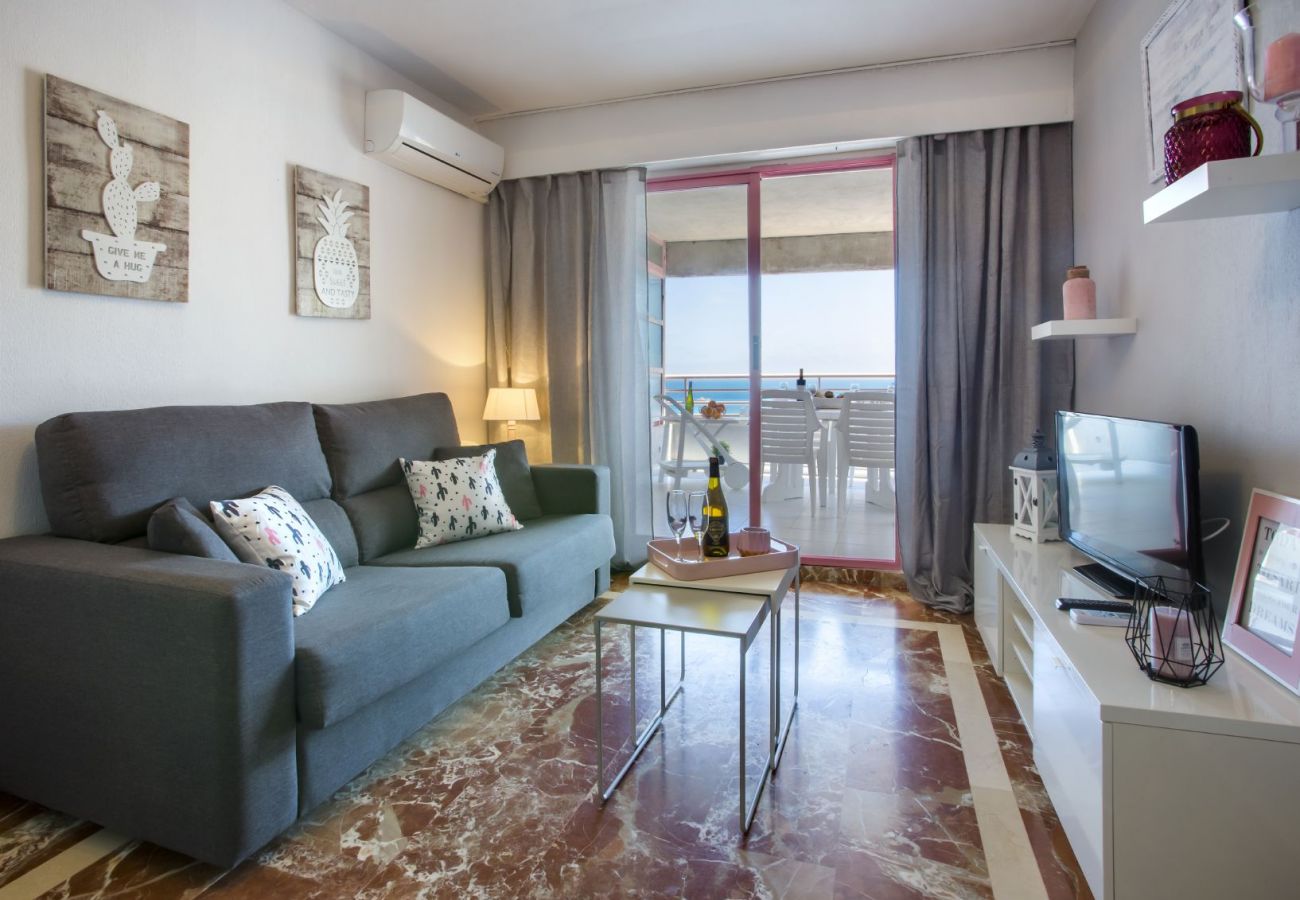 Apartment in Calpe / Calp - FRONTLINE APARTMENT WITH BIG TERRACE AND BEATIFULL SEA VIEWS