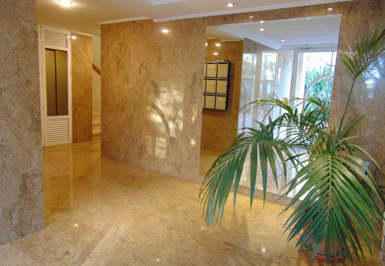 Apartment in Calpe / Calp - BOBYAN. Apartment very well located and very close to the beach