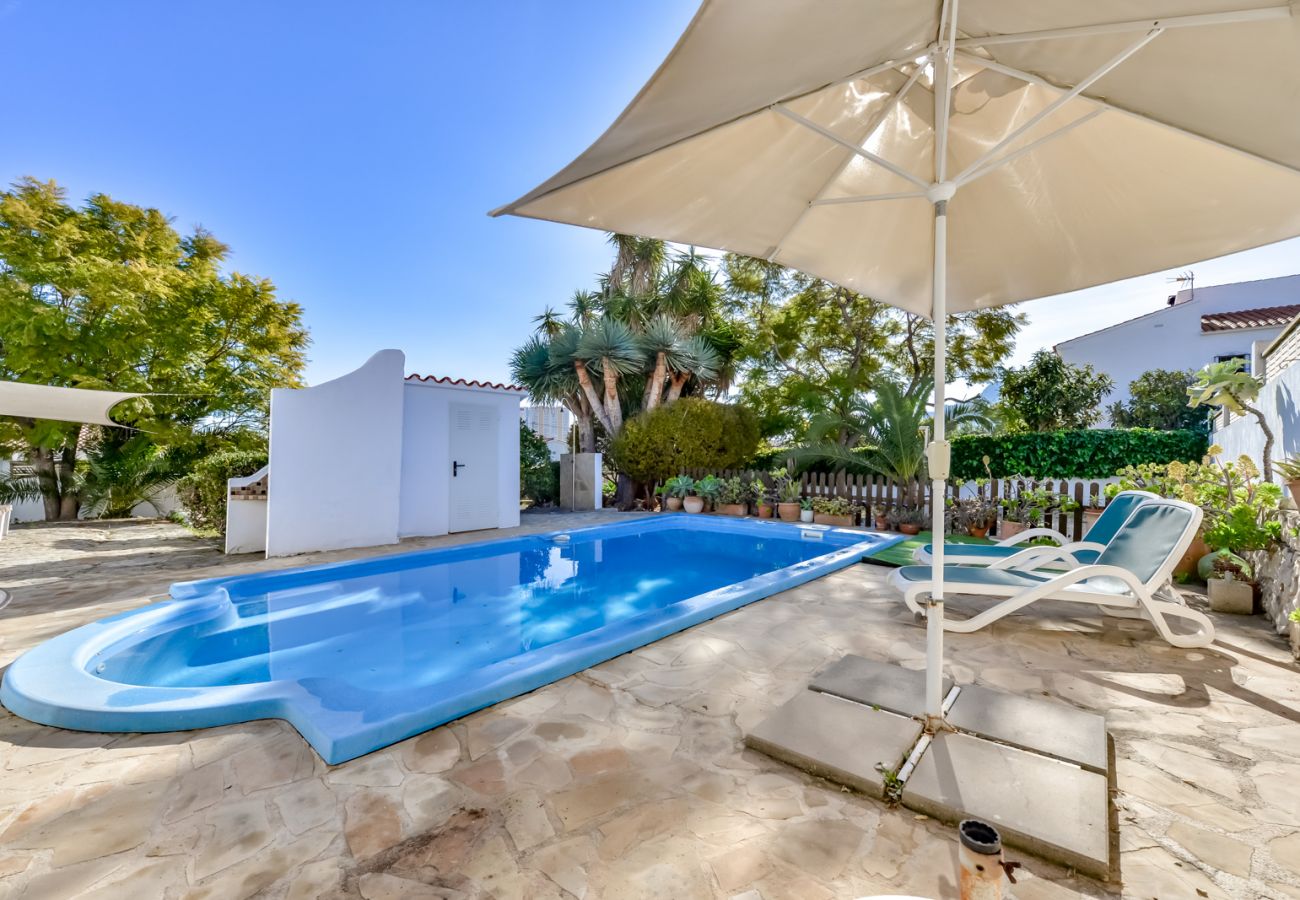 Villa in Calpe / Calp - CASABLANCA. Two bedroom villa close to beaches and services in a very quiet area