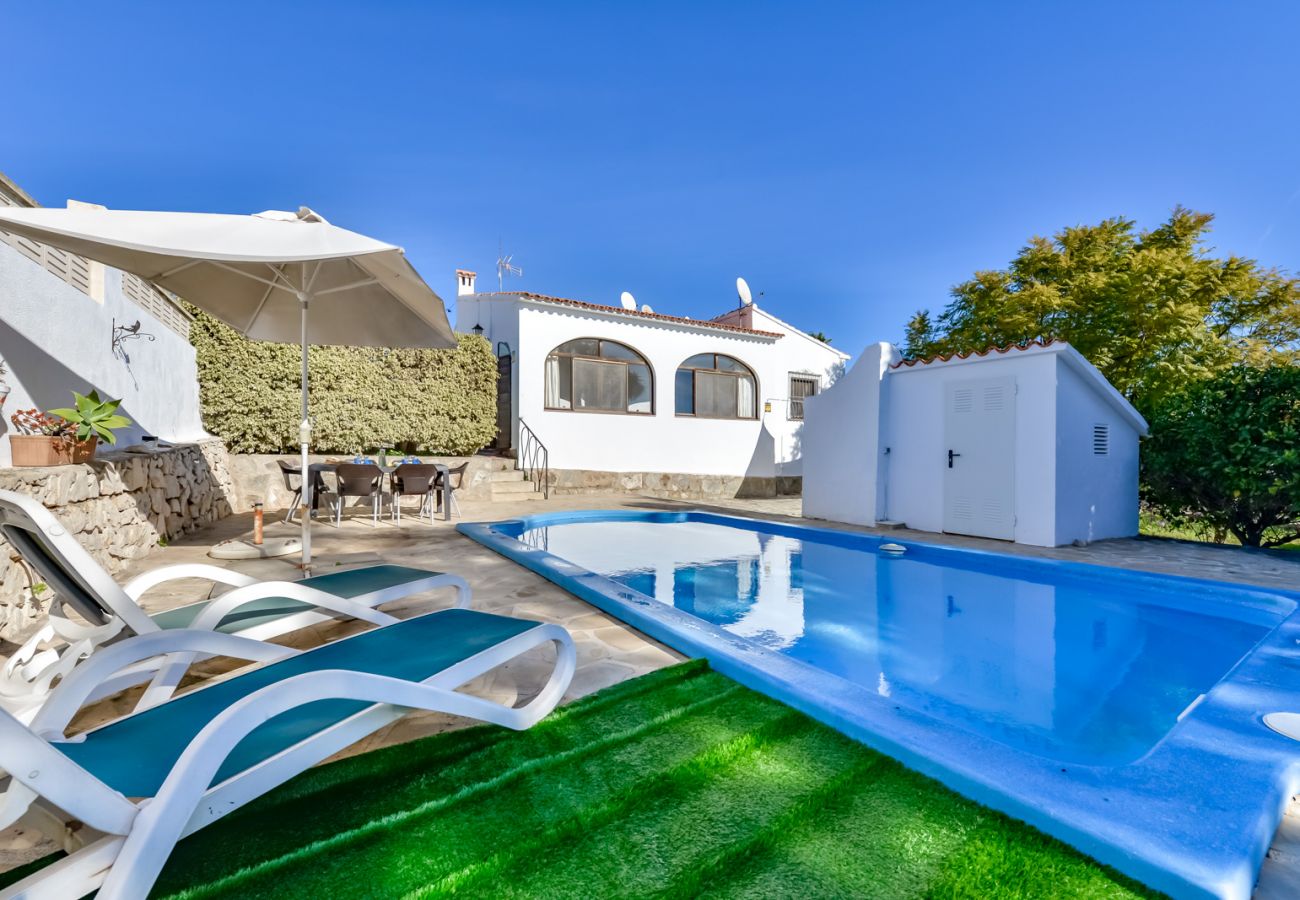 Villa in Calpe / Calp - CASABLANCA. Two bedroom villa close to beaches and services in a very quiet area