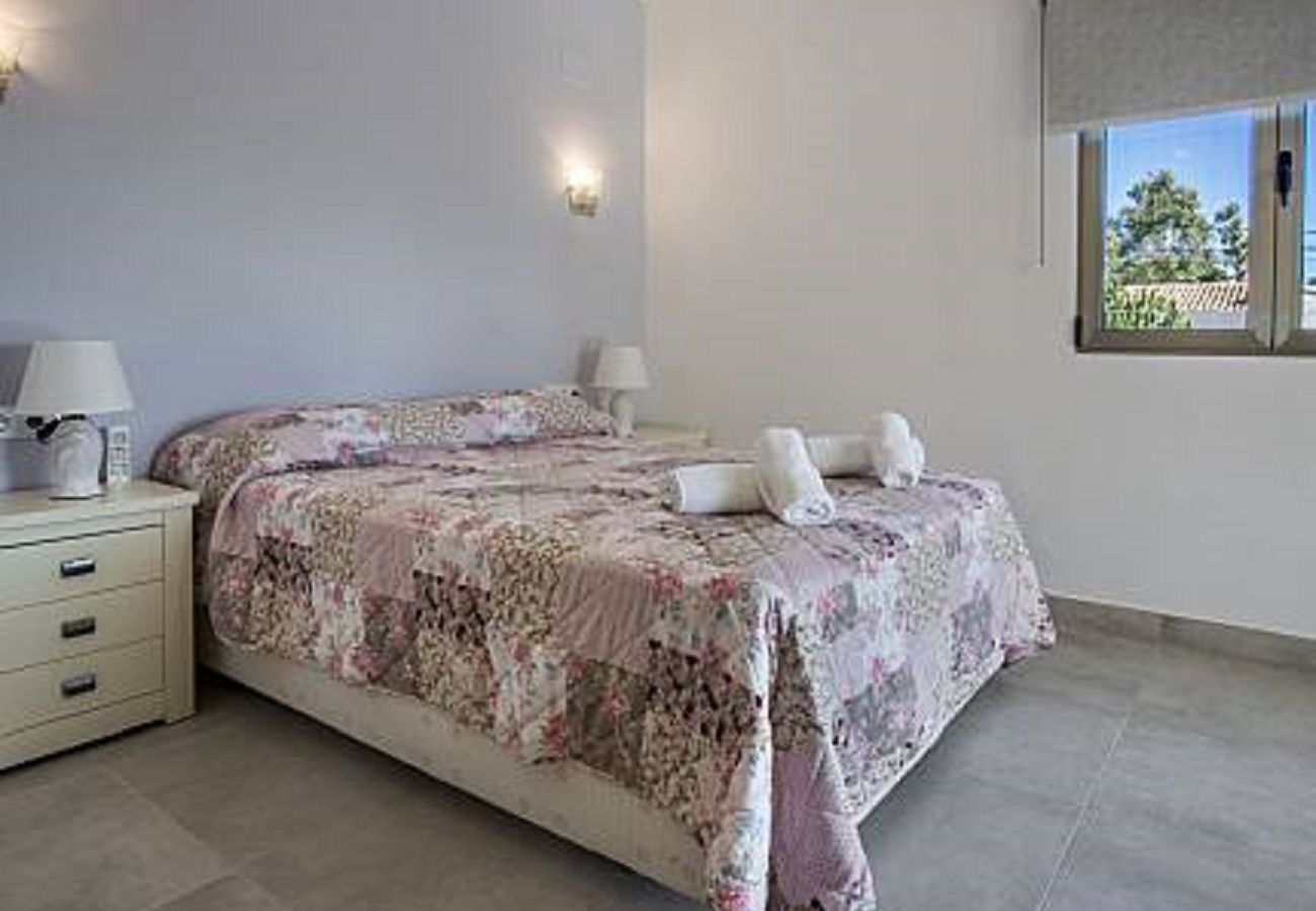 Villa in Calpe / Calp - VILLA EL BARCO - Independent villa 200 metres from the beach with private pool