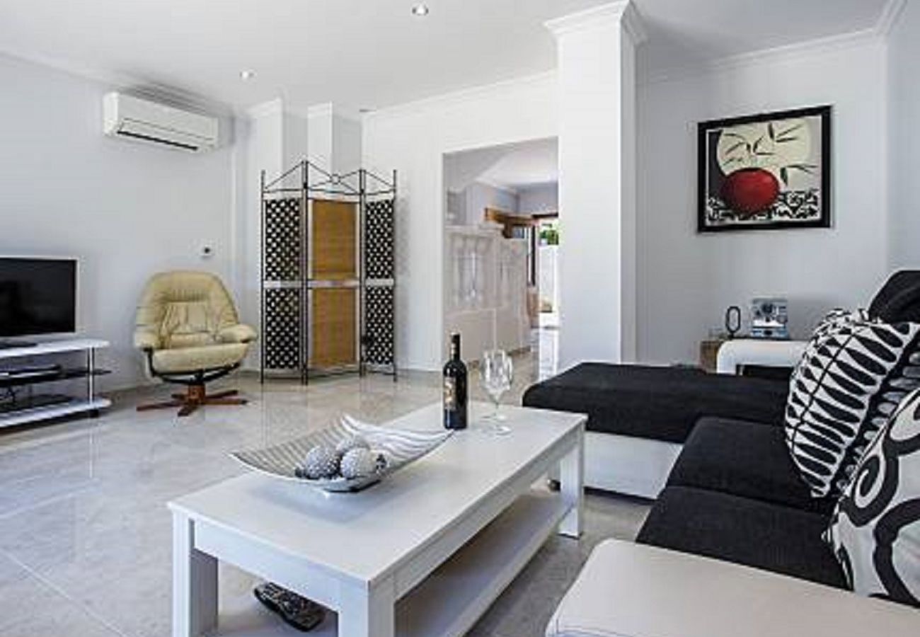 Villa in Calpe / Calp - VILLA EL BARCO - Independent villa 200 metres from the beach with private pool