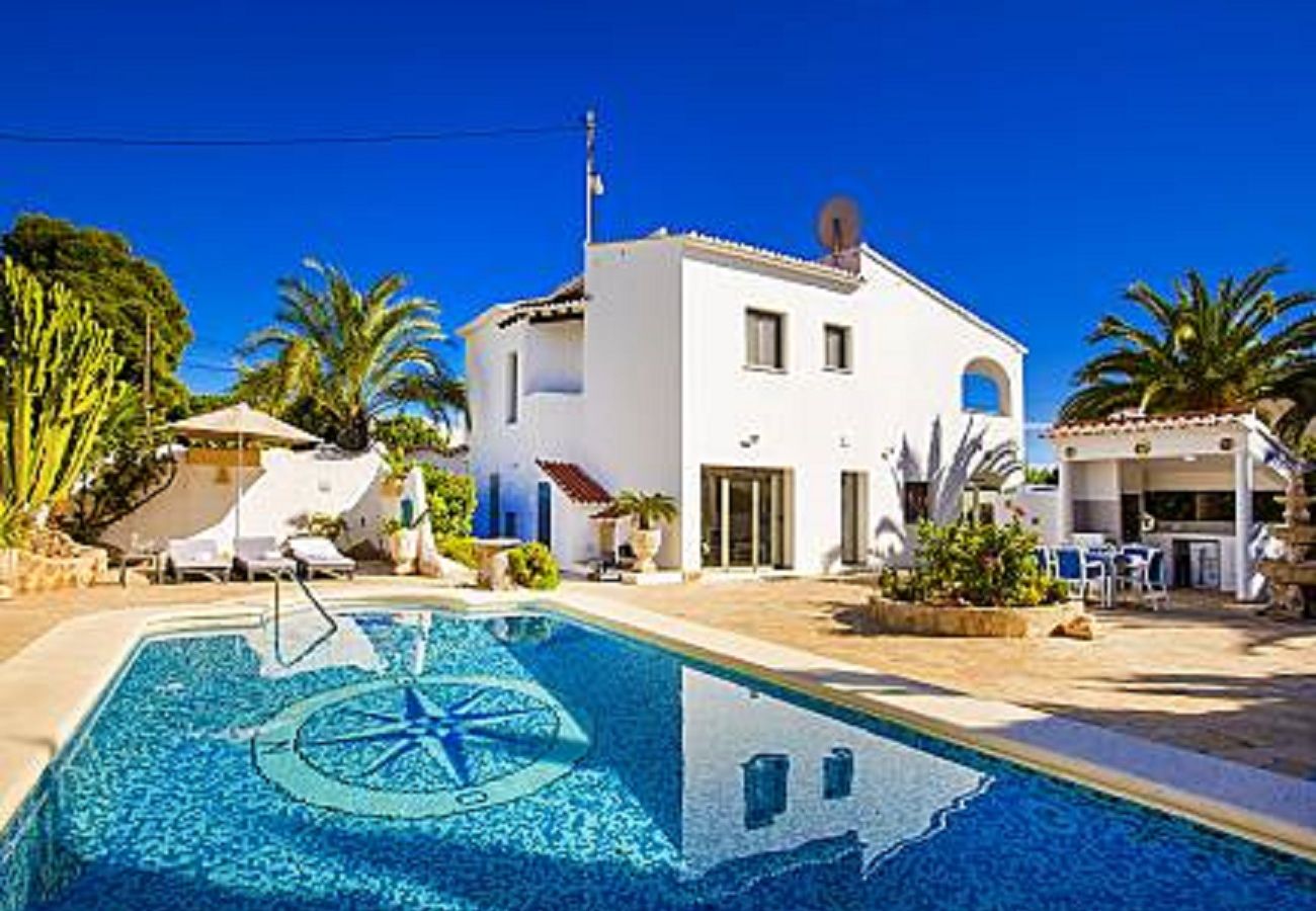 Villa in Calpe / Calp - VILLA EL BARCO - Independent villa 200 metres from the beach with private pool