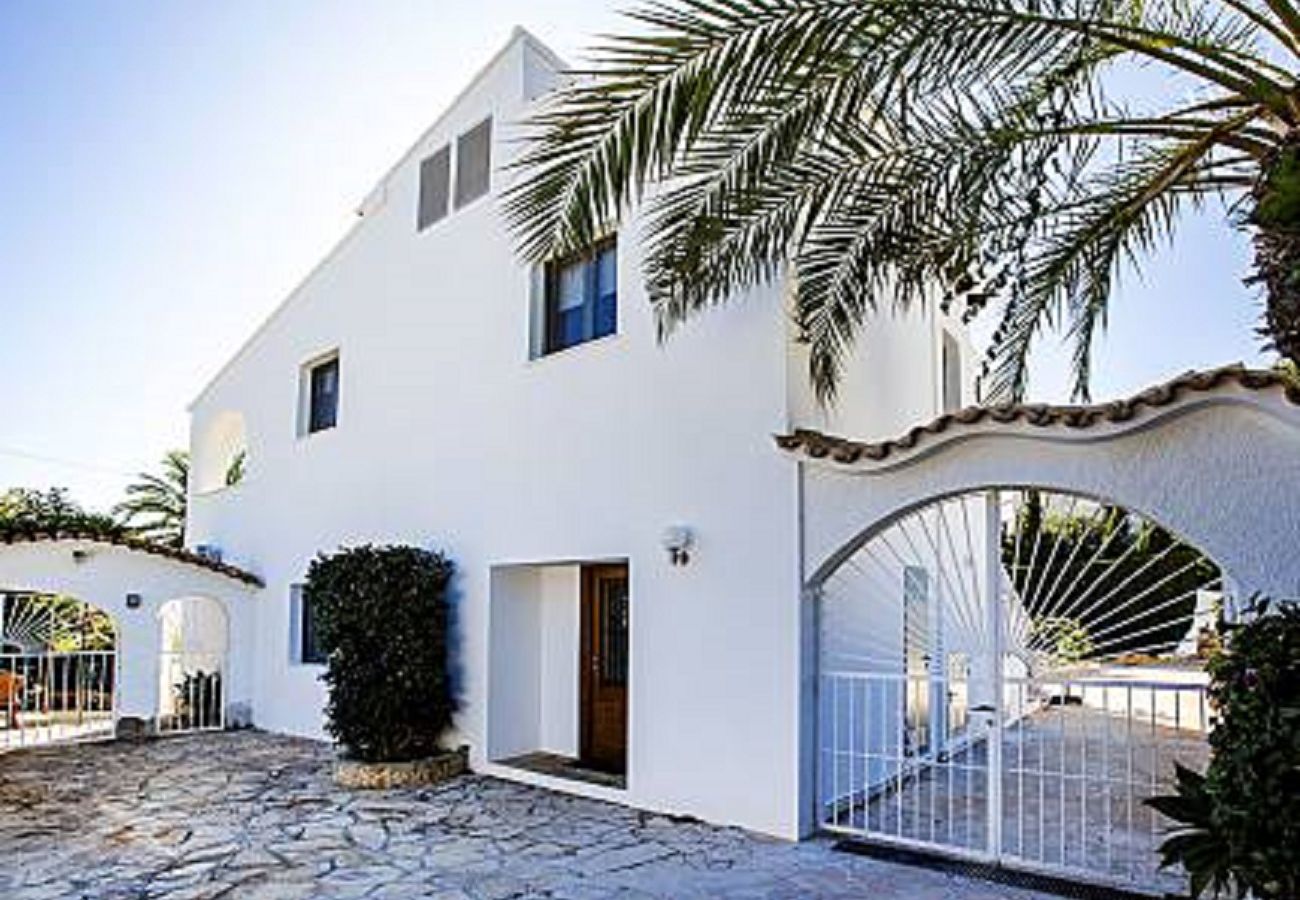 Villa in Calpe / Calp - VILLA EL BARCO - Independent villa 200 metres from the beach with private pool