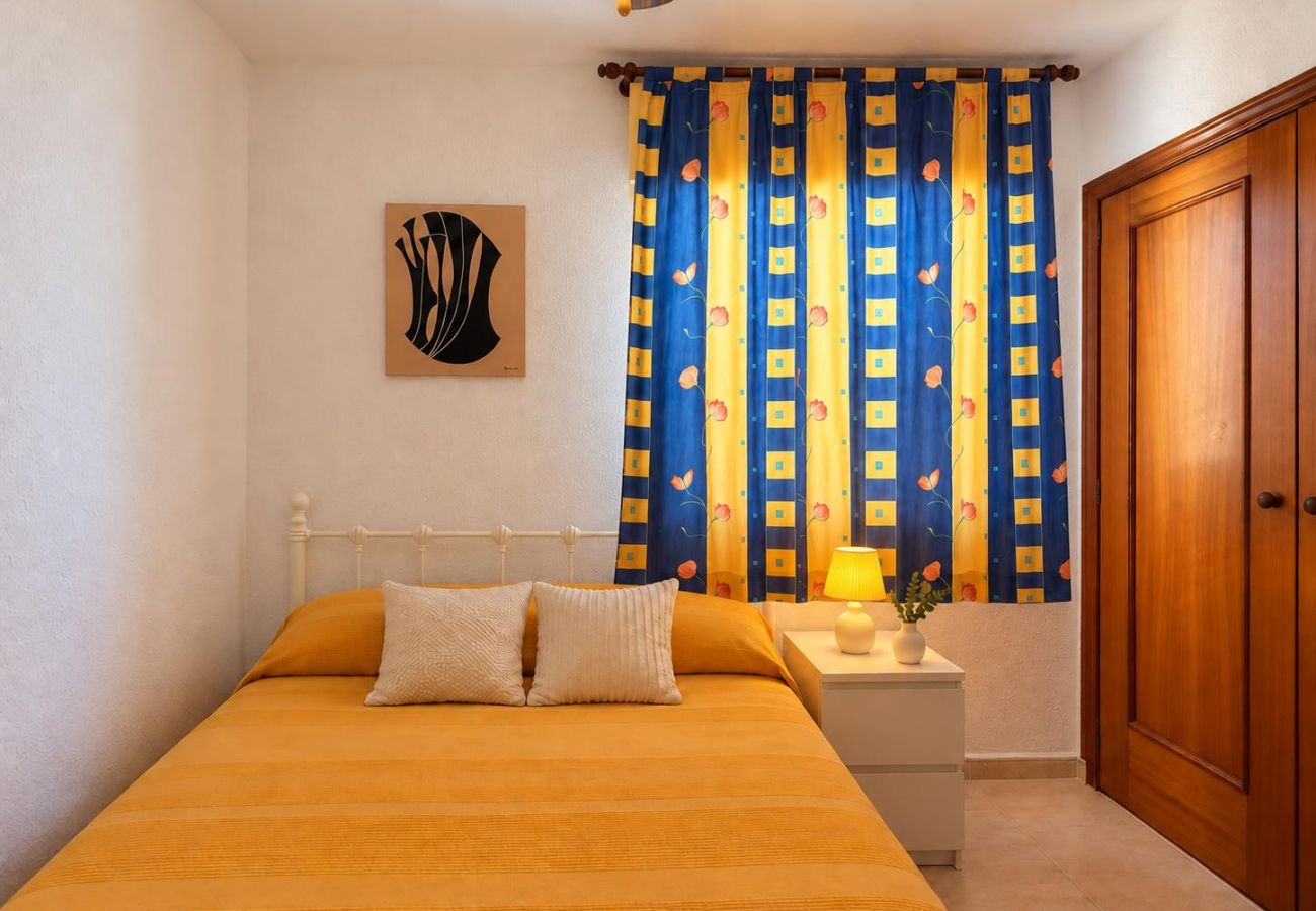 Apartment in Calpe / Calp - Aguamarina 36D - Beachfront apartment with a community pool